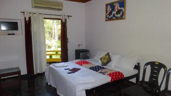 Thomson House Guestroom