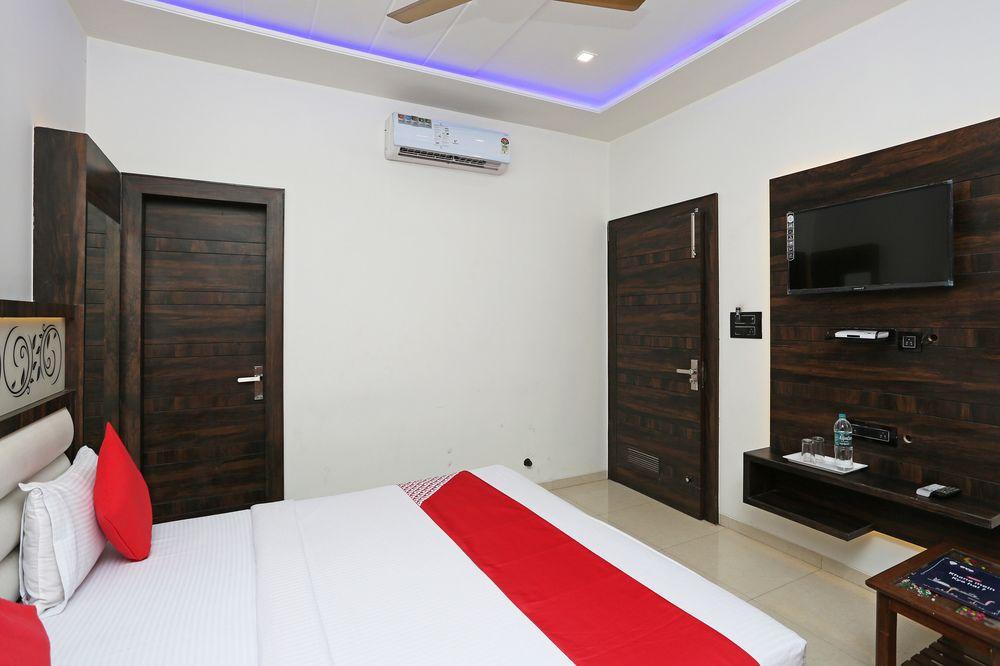 Oyo 10842 Hotel Anjali Mahal 