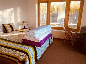 Chakshi Guest House Living Room