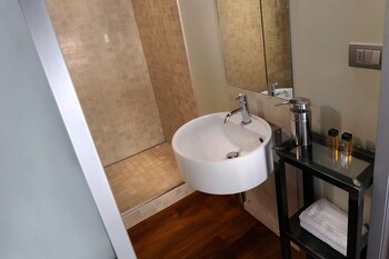 Terres D'aventure Suites Bathroom