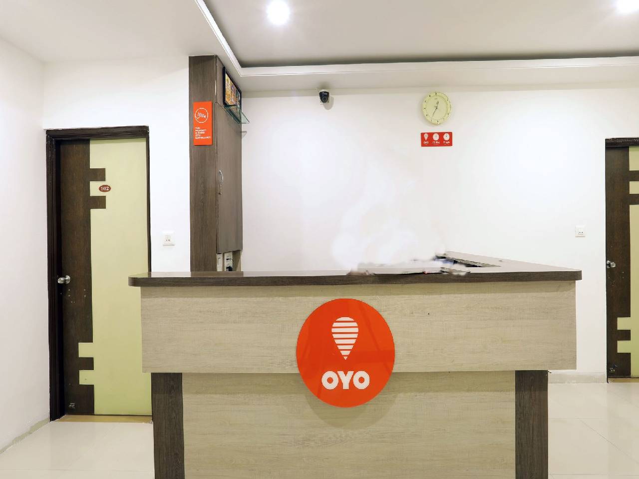 Oyo 10507 Hotel Platinum 