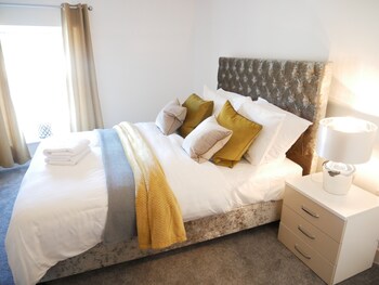 Town House Apartments Guestroom