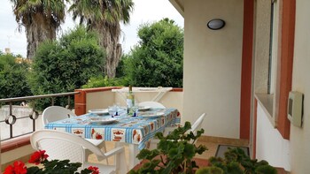 Anastasia Villas B&b Casa Vacanze (آناستاسیا ویلاس ب&ب كاسا واكانز) Terrace/Patio