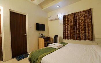 Lofty Seasons Service Apartments Guestroom
