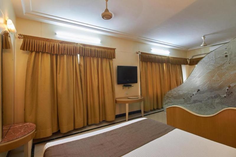 Broadway Chembur Mumbay Room
