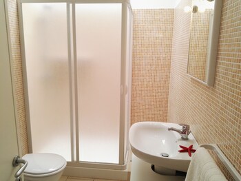Apulia Tourist Mancaversa Bathroom