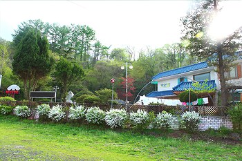 Muju Bakam Villa Pension Exterior