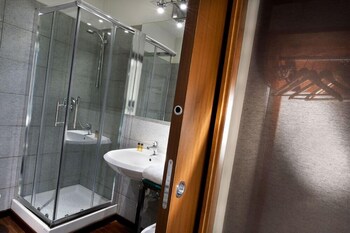 Terres D'aventure Suites Bathroom
