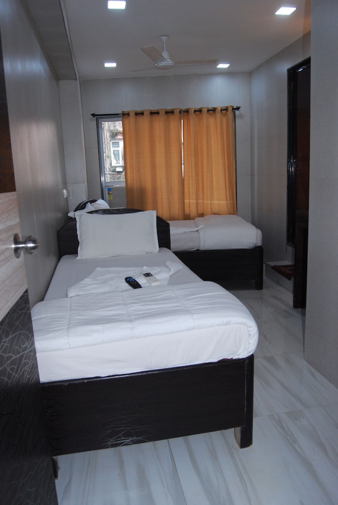 Hotel Holiday Inn (هتل هالیدی این) Guestroom