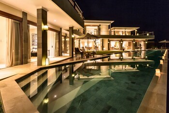 Villa Gumamela Bali Hotel Front - Evening/Night