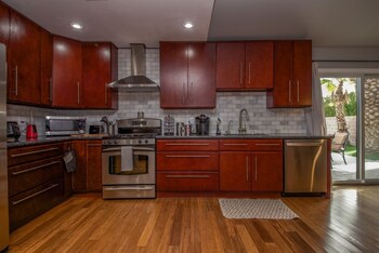 Immaculate 4bed 7min To Vegas Strip In-Room Kitchen