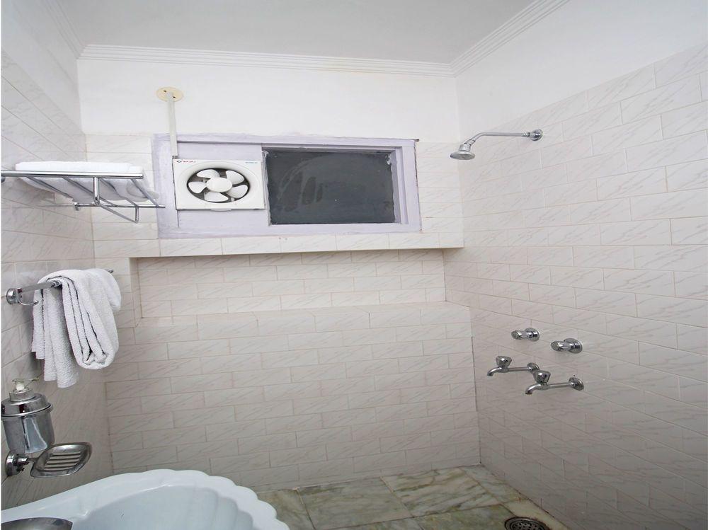 Oyo 9331 Hotel White House 
