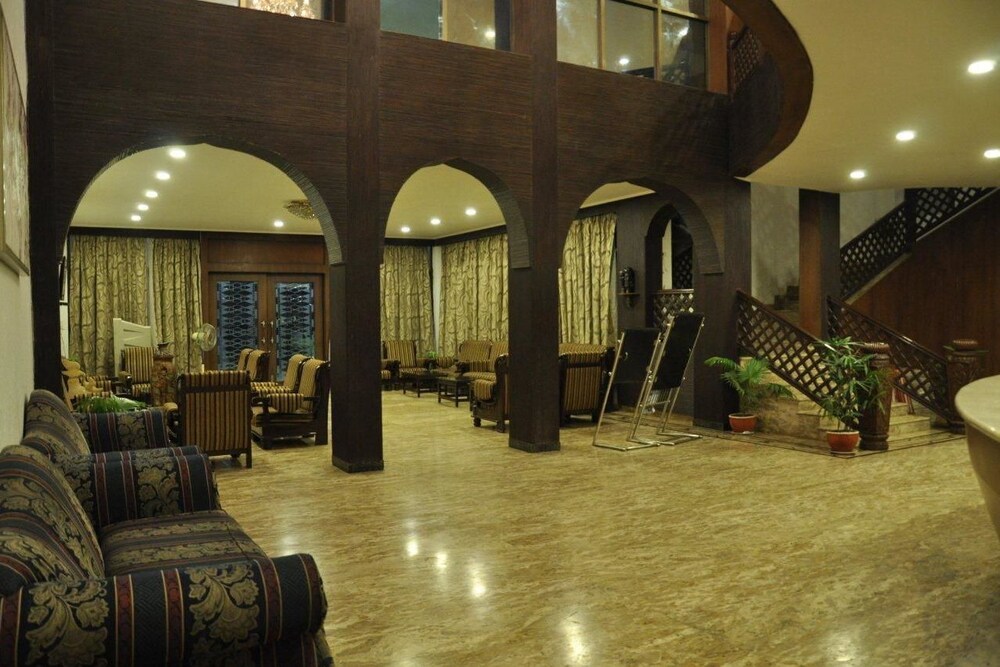 Oyo 13279 Hotel Jabali Palace Interior Entrance