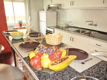 Caparica Central Apartment By Host Point In-Room Kitchen