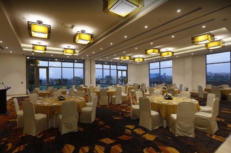 Courtyard By Marriott Surat Restaurant