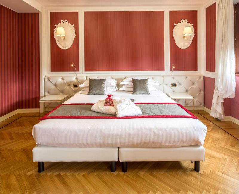 Grande Albergo Roma General view