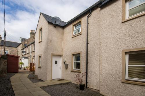 5 Varis Apartments 