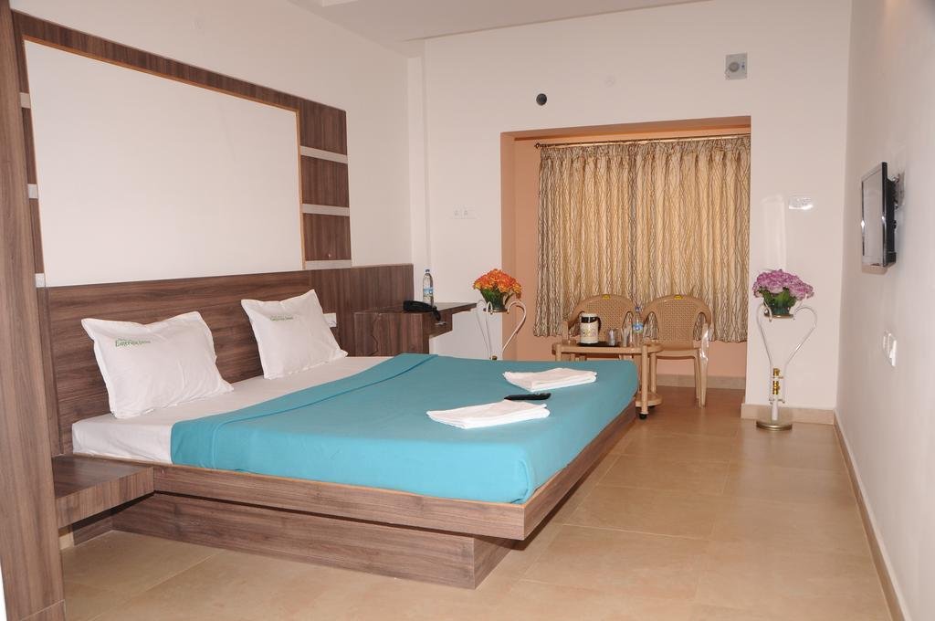 Hotel Emeralddove 