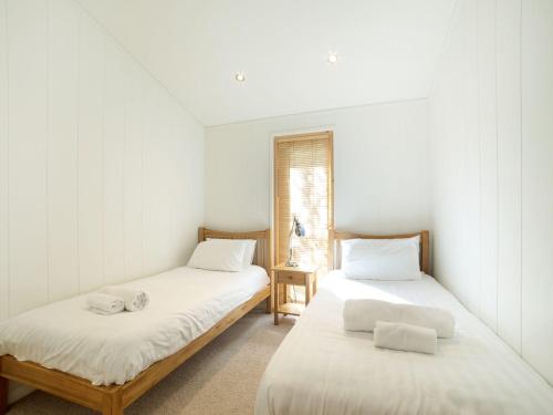 1 Streamside Looe 