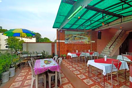 Hotel Rashmi 