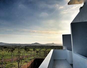 Skyebay Club Terrace/Patio