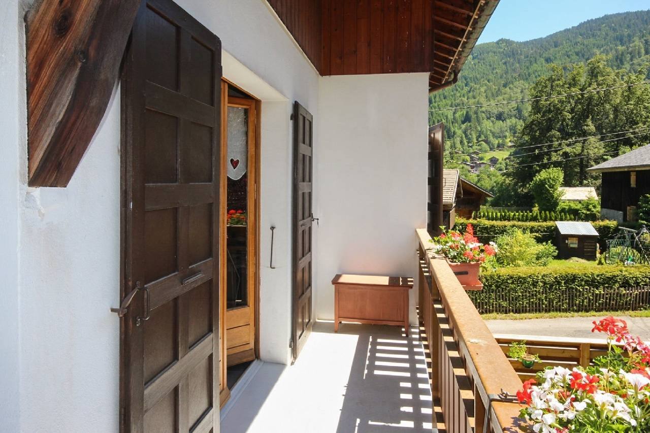 Cozy Apartment With Stunning Mountain Views In The Rhône Al 