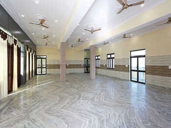 Oyo 9490 Prakash Farm (اویو ۹۴۹۰ پراكاش فارم) Lobby