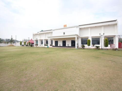 Oyo 12766 Nimantran Resort 