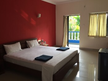 Morjim Coco Palms Resort Guestroom