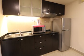 Raintree Resort Suites At Bandar Sunway In-Room Kitchen