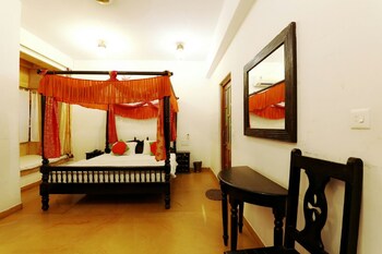 Hotel Lal Garh Fort And Palace Guestroom