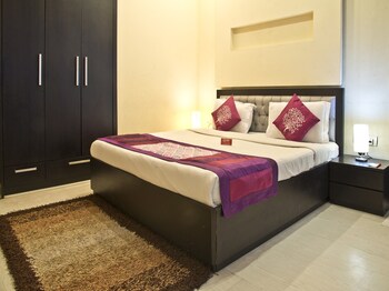 Oyo 309 Hotel Hks Residency Guestroom