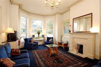 Pearl Court Guesthouse 