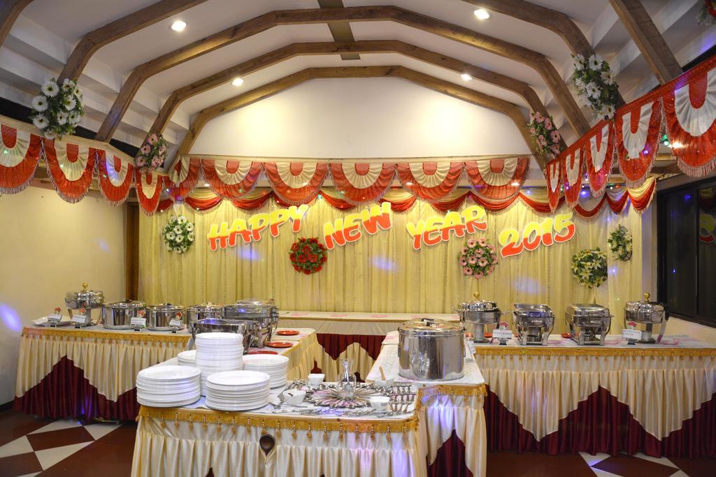 Sri Janakiram Hotels (اسری جاناكیرام هتل) 