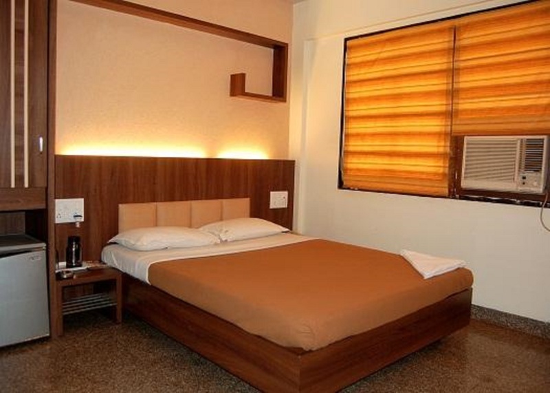 Oyo 8850 J K Regency Room