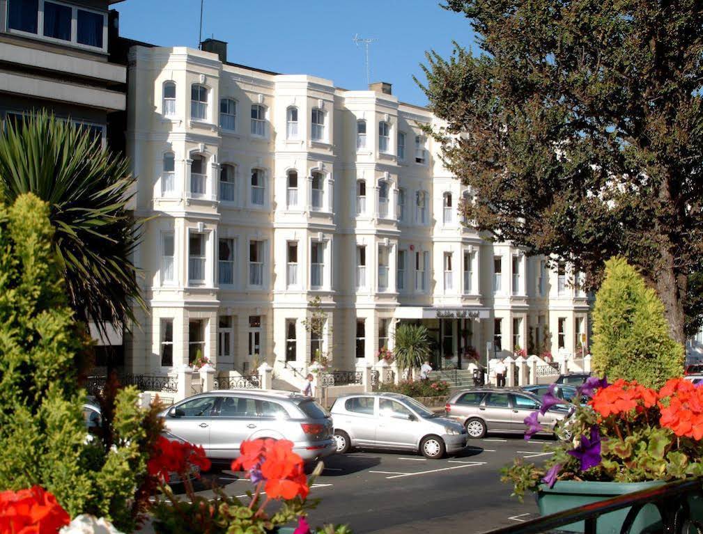 Haddon Hall Hotel (هادون هال هتل) 