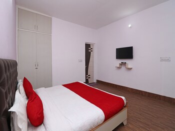 Oyo 15022 Snow Point Inn Guestroom
