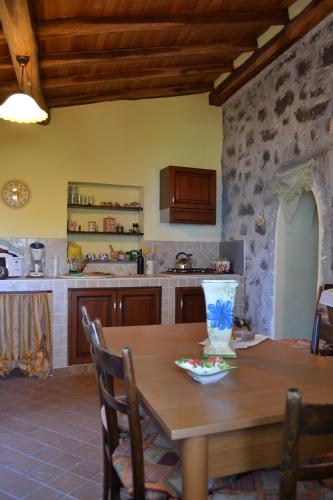 Casa Vacanza La Papuzza Mare E Etna (كاسا واكانزا لا پاپوزا مار ا اتنا) 