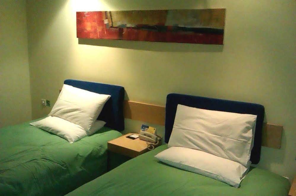 Home Inn Guestroom 