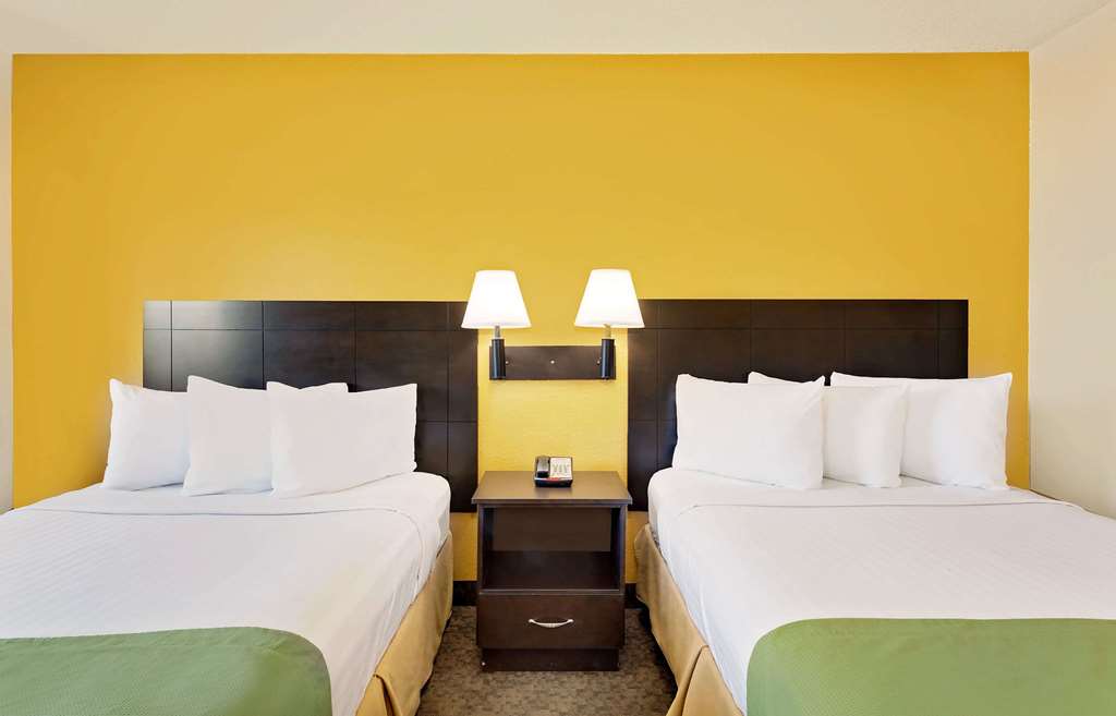 Howard Johnson By Wyndham Las Vegas Near The Strip Guest room