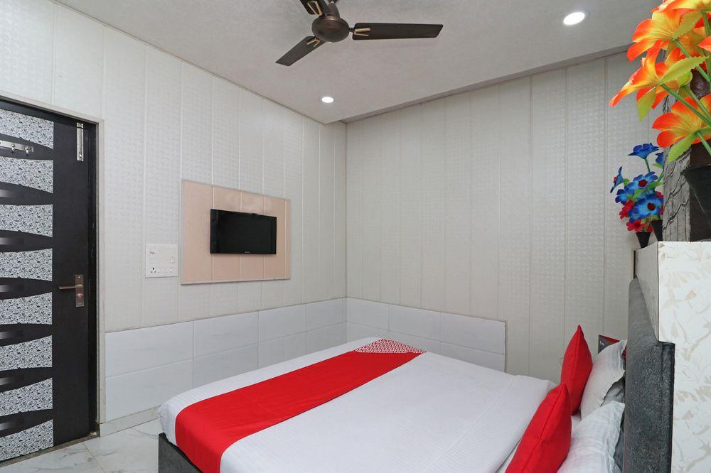 Oyo 7885 Hotel Myraa 