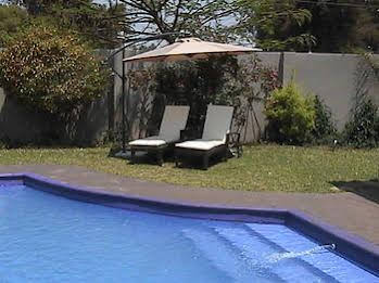 Eight Reedbuck Hotel 