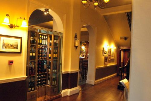 Manor Hotel 