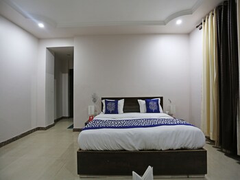 Oyo 4635 Sheetal Hotel Guestroom