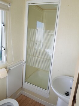 Homely Holidays Bathroom Shower