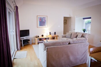 West Fenton Court (وست فنتون كورت) Living Area