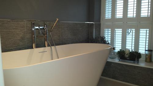 The Hill B&b ( هیل ب&ب) 