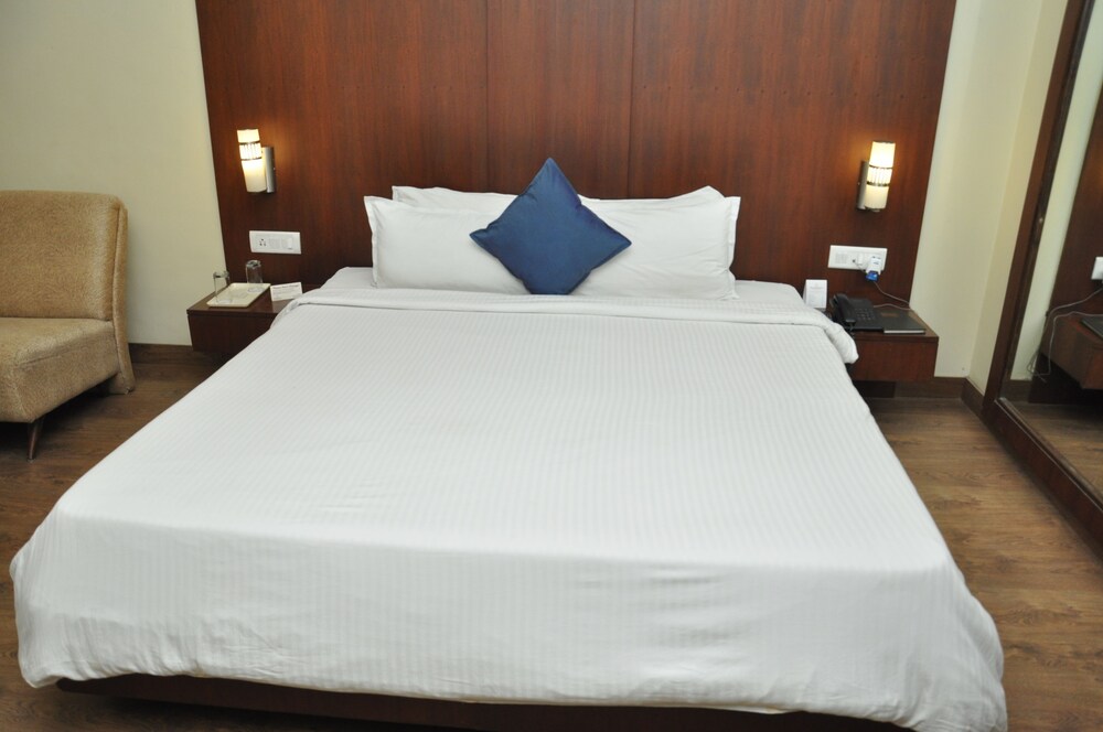 Oyo 13279 Hotel Jabali Palace Guestroom