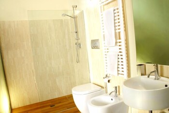 Terres D'aventure Suites Bathroom