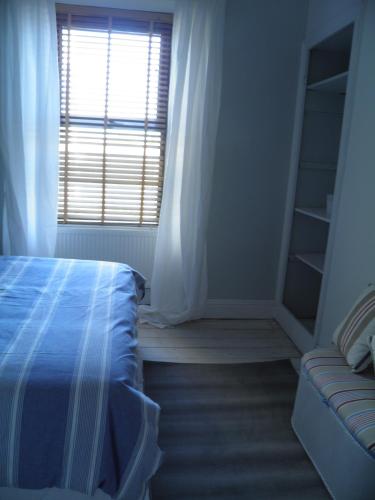 Holiday House Pembroke Dock (هالیدی هاوس پمبروك دوک) 